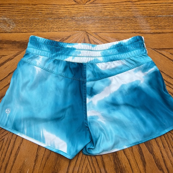 Lululemon teal running shorts with pockets scalloped detailing around pockets.. - Picture 5 of 8